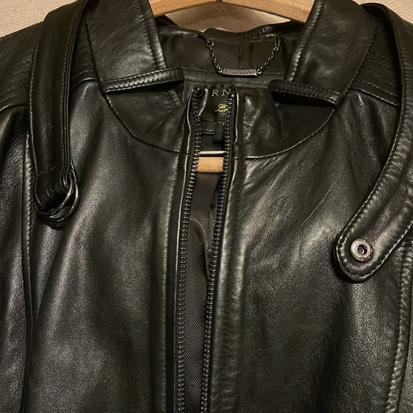 Women’s gently used leather jacket - Picture 3 of 3